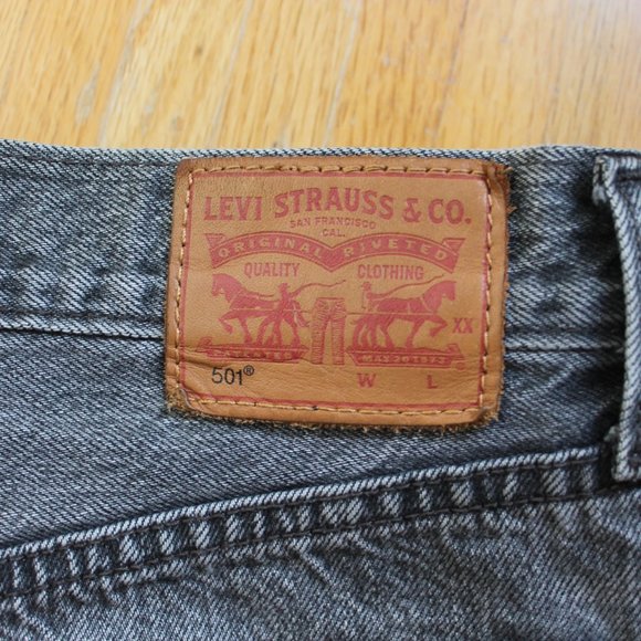 LEVI'S 501 Jean Shorts - Picture 6 of 6